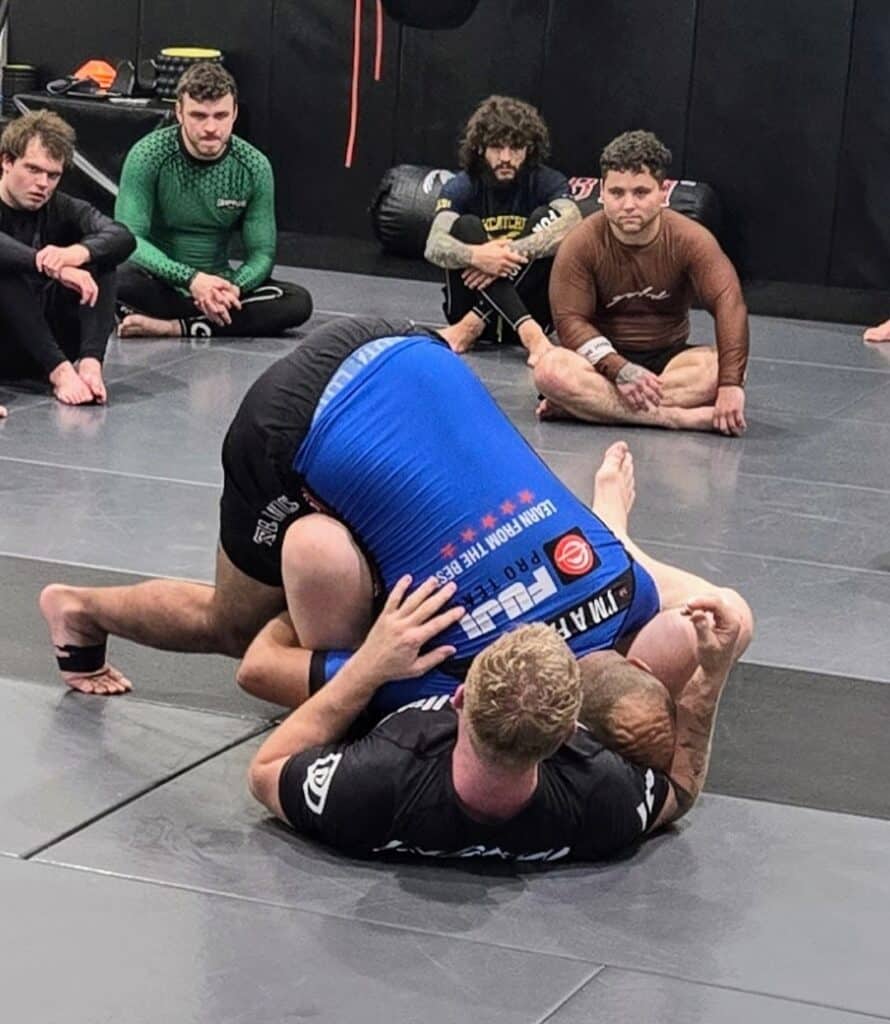 Bernardo Faria showing the details of his pressure passing system